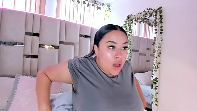 Zoey thompson online show from 10-26-25, 02:50