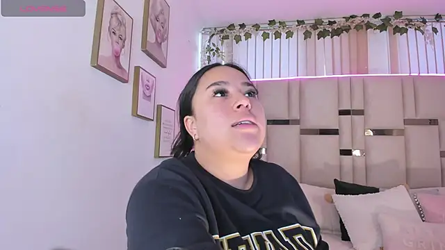 Zoey thompson online show from 11-20-25, 07:47