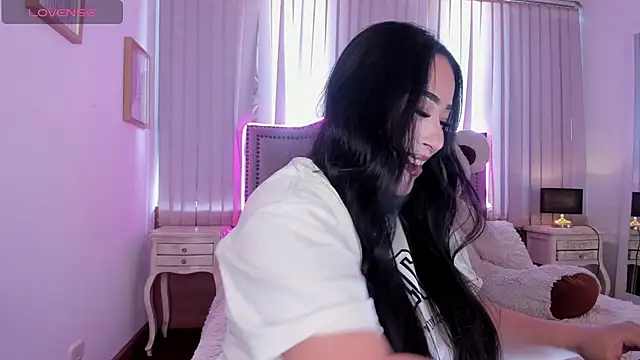 Zoey thompson online show from 11-12-25, 02:43