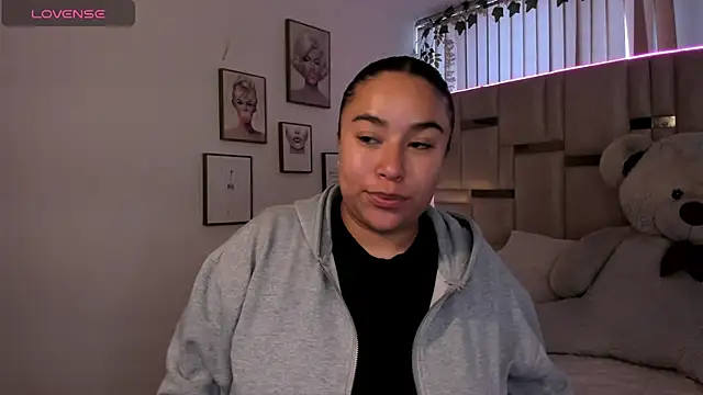 Zoey thompson online show from 07-02-26, 08:59