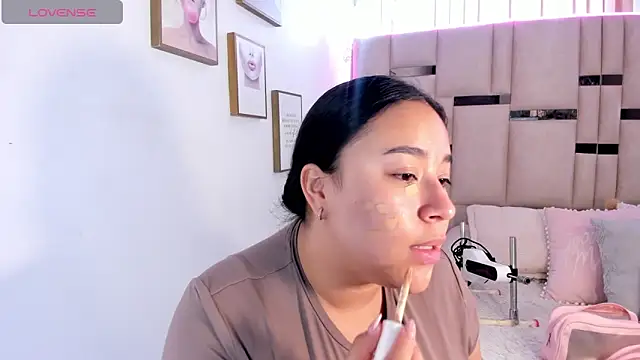 Zoey thompson online show from 10-18-25, 03:14