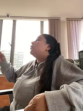 Zoey thompson online show from 03-27-26, 07:48