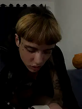 virtualgirlbr online show from 10-28-25, 07:29