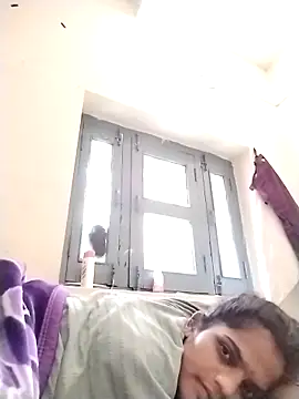 Snapshot of Sofia_kuuu chatting on 10-13-25, 05:53 Sofia kuuu online show from 10-13-25, 05:53