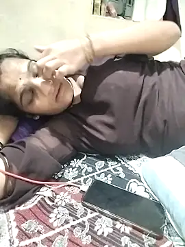 Snapshot of Sofia_kuuu chatting on 10-14-25, 04:29 Sofia kuuu online show from 10-14-25, 04:29