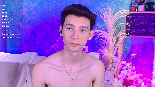 Snapshot of VicenteFerrer chatting on 09-22-25, 04:13 VicenteFerrer online show from 09-22-25, 04:13