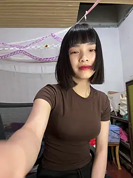 Snapshot of andymi1 chatting on 05-24-26, 02:22 andymi1 online show from 05-24-26, 02:22
