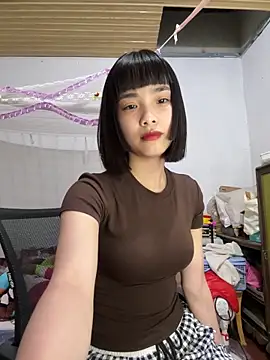 Snapshot of andymi1 chatting on 05-14-26, 01:52 andymi1 online show from 05-14-26, 01:52