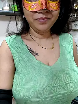 Queen Nightt online show from 09-11-25, 03:17