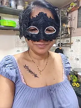 Queen Nightt online show from 12-19-25, 03:32