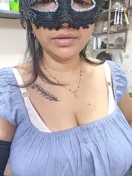 Queen Nightt online show from 01-16-26, 03:43