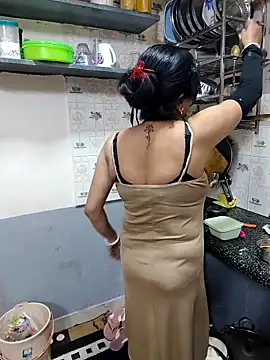 Queen Nightt online show from 12-17-25, 05:34