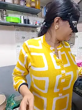 Queen Nightt online show from 10-04-25, 03:08