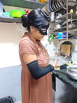 Queen Nightt online show from 11-27-25, 03:51