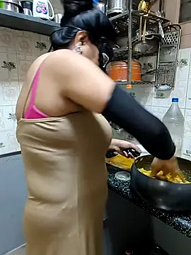 Queen Nightt online show from 10-01-25, 07:35