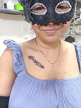 Queen Nightt online show from 01-06-26, 03:32