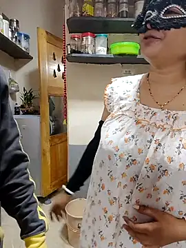 Queen Nightt online show from 01-14-26, 03:32