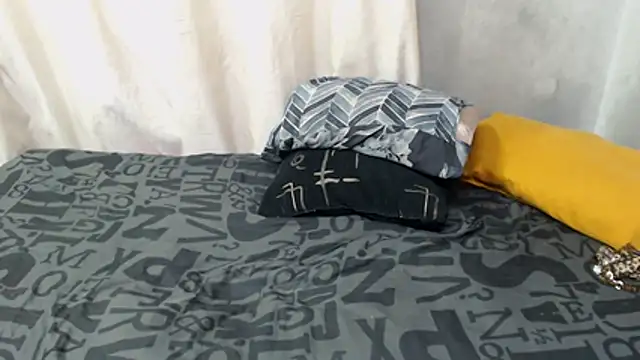 Snapshot of curvydarckcohocolate chatting on 04-26-26, 04:43 curvydarckcohocolate online show from 04-26-26, 04:43