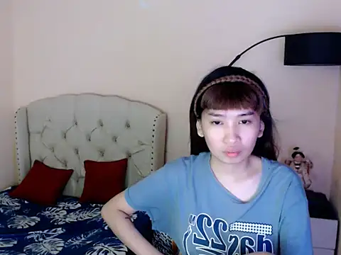ShantalFoxxy  online show from 07-11-26, 12:38