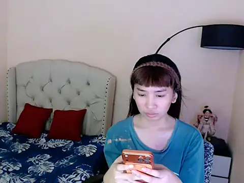ShantalFoxxy  online show from 06-18-26, 12:20