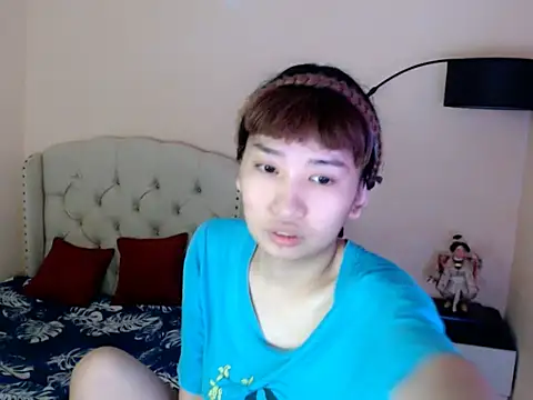 ShantalFoxxy  online show from 07-06-26, 12:17