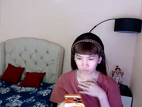 ShantalFoxxy  online show from 06-26-26, 12:22