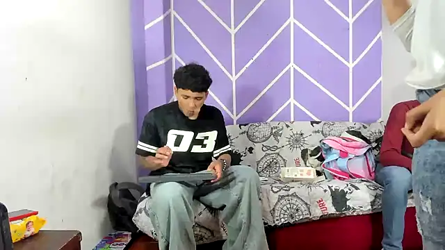 lau and boys18 online show from 10-21-25, 01:21