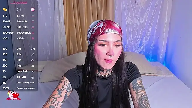 sara queen10 online show from 10-13-25, 07:04