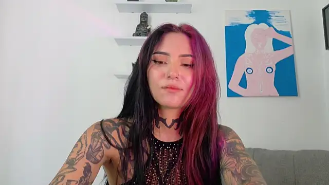 Snapshot of sara_queen10 chatting on 05-29-26, 02:12 sara queen10 online show from 05-29-26, 02:12