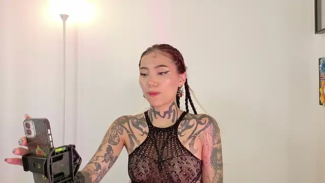 sara queen10 online show from 04-14-26, 02:11