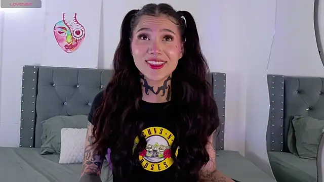 sara queen10 online show from 09-25-25, 05:19