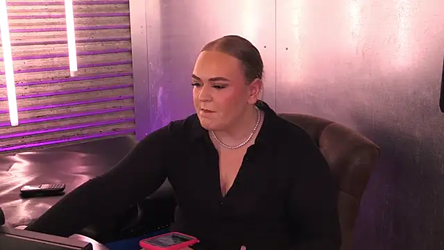 Snapshot of gracelovesxx chatting on 06-05-26, 06:40 gracelovesxx online show from 06-05-26, 06:40