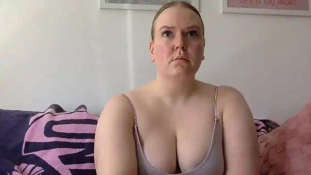 Snapshot of gracelovesxx chatting on 04-22-26, 12:12 gracelovesxx online show from 04-22-26, 12:12