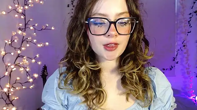 Snapshot of Lil_bela chatting on 09-20-25, 12:10 Lil bela online show from 09-20-25, 12:10