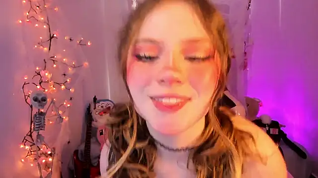 Snapshot of Lil_bela chatting on 10-11-25, 12:06 Lil bela online show from 10-11-25, 12:06