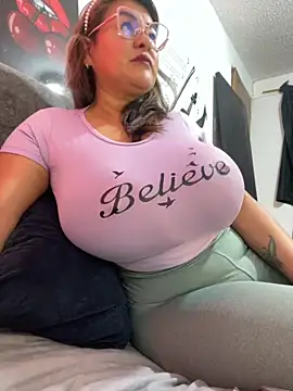 Snapshot of AlexxiaaMat chatting on 10-13-25, 11:12 AlexxiaaMat online show from 10-13-25, 11:12