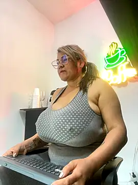 Snapshot of AlexxiaaMat chatting on 09-19-25, 11:03 AlexxiaaMat online show from 09-19-25, 11:03