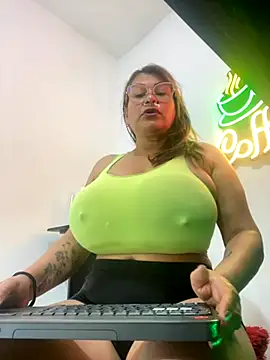 Snapshot of AlexxiaaMat chatting on 09-11-25, 11:10 AlexxiaaMat online show from 09-11-25, 11:10