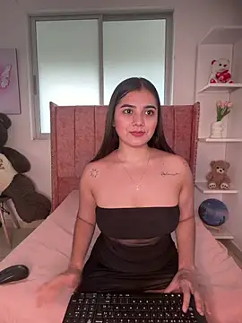 Snapshot of salomecute21 chatting on 05-11-26, 11:44 salomecute21 online show from 05-11-26, 11:44