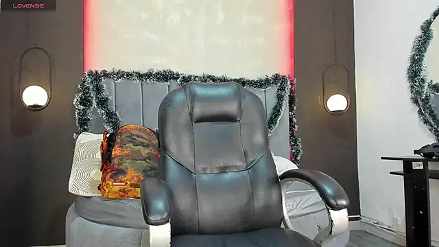 Snapshot of Liam_walk_ chatting on 11-27-25, 10:21 Liam walk online show from 11-27-25, 10:21