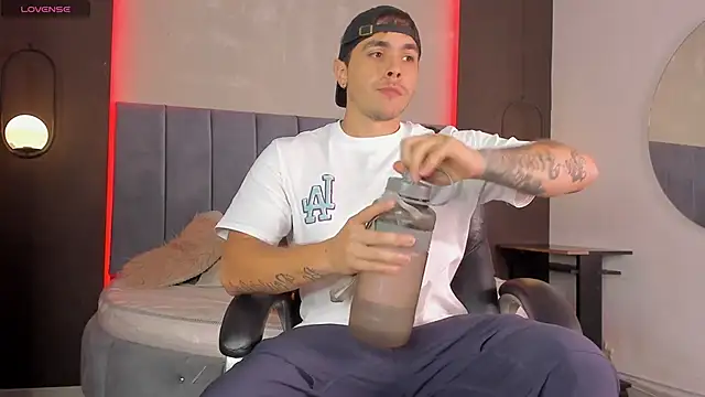 Snapshot of Liam_walk_ chatting on 02-26-26, 07:36 Liam walk online show from 02-26-26, 07:36