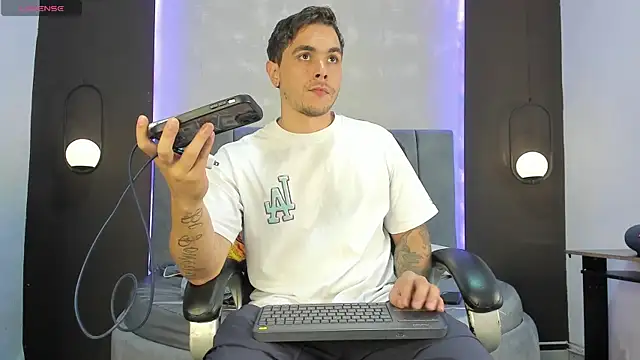 Liam walk  online show from 10-21-25, 07:02