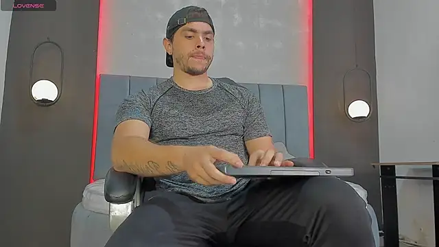 Liam walk  online show from 03-11-26, 07:19