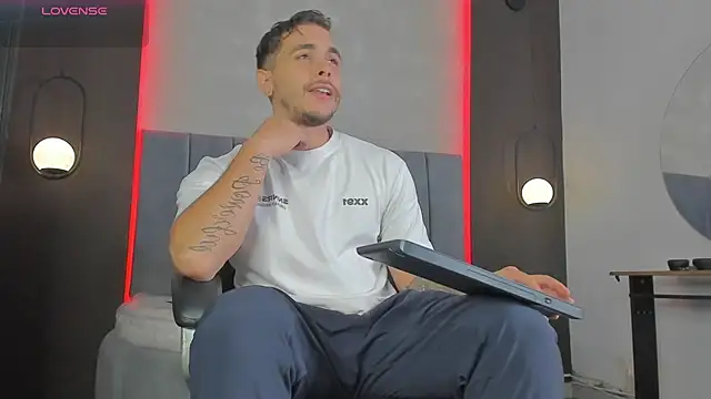 Liam walk  online show from 04-08-26, 05:58