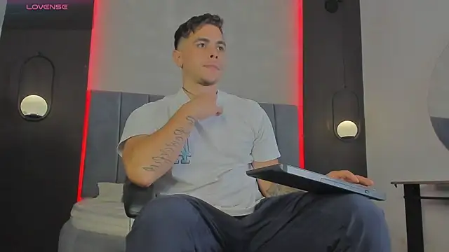 Liam walk  online show from 03-25-26, 07:57