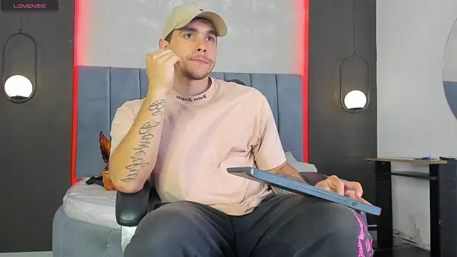 Snapshot of Liam_walk_ chatting on 02-17-26, 09:34 Liam walk online show from 02-17-26, 09:34