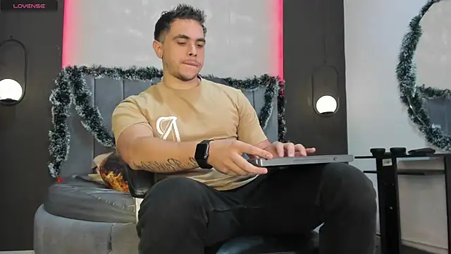 Snapshot of Liam_walk_ chatting on 11-29-25, 08:09 Liam walk online show from 11-29-25, 08:09