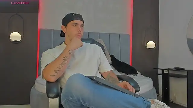 Liam walk  online show from 03-20-26, 10:44