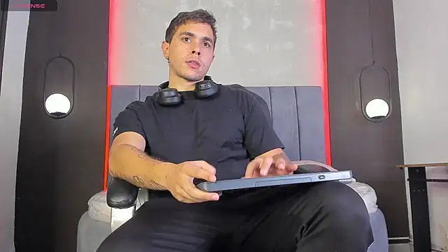 Snapshot of Liam_walk_ chatting on 02-09-26, 08:29 Liam walk online show from 02-09-26, 08:29