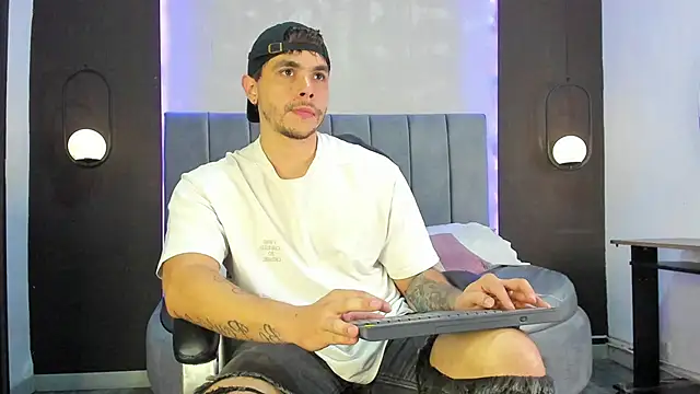 Liam walk  online show from 11-08-25, 10:02